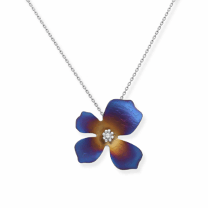 Naszyjnik srebrny z tytanowym Kwiatem Niebieskim